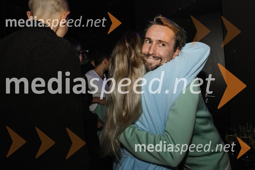  Lara Fortuna, igralka;  Jure Kopušar, igralecGeorge Kaplan, premiera satirične komedije v SNG Nova Gorica