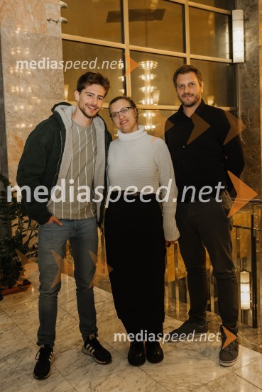  Matej Zemljič, igralec;  Tereza  Gregorič, dramaturginja;  Marko Bratuš, umetniški vodja SNG Nova GoricaGeorge Kaplan, premiera satirične komedije v SNG Nova Gorica