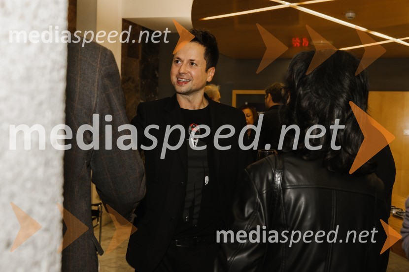  Andrej Zalesjak, igralecGeorge Kaplan, premiera satirične komedije v SNG Nova Gorica