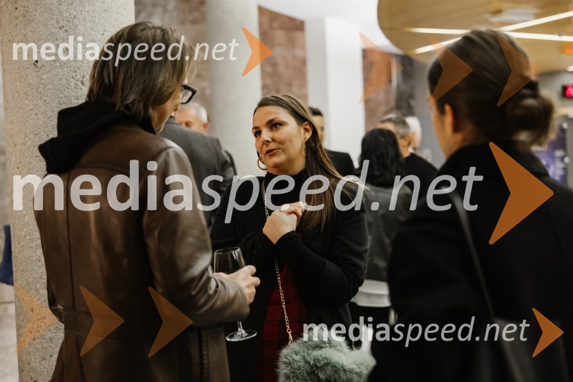  Aleksandar  Popovski, režiser, umetniški direktor Drame SNG Maribor;  ... George Kaplan, premiera satirične komedije v SNG Nova Gorica