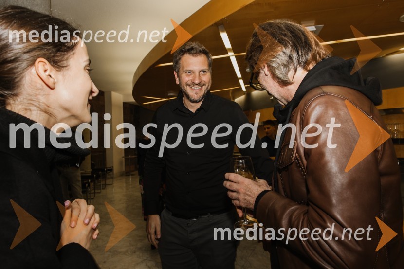  Marko Bratuš, umetniški vodja SNG Nova Gorica;  Aleksandar  Popovski, režiser, umetniški direktor Drame SNG MariborGeorge Kaplan, premiera satirične komedije v SNG Nova Gorica