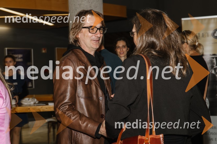  Aleksandar  Popovski, režiser, umetniški direktor Drame SNG Maribor;  ... George Kaplan, premiera satirične komedije v SNG Nova Gorica