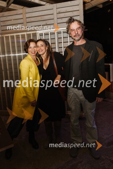  ... ;  Tina Skvarča, igralka;  ... George Kaplan, premiera satirične komedije v SNG Nova Gorica