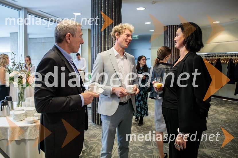  Steve Sadler, glavni finančni direktor, Yattendon Group Plc;  Tom Livingstone, svetovno znani alpinist in avtor;  Simona Špilak, direktorica, BOC InstituteČaj z razlogom: Kaj se lahko poslovneži naučijo od športa?