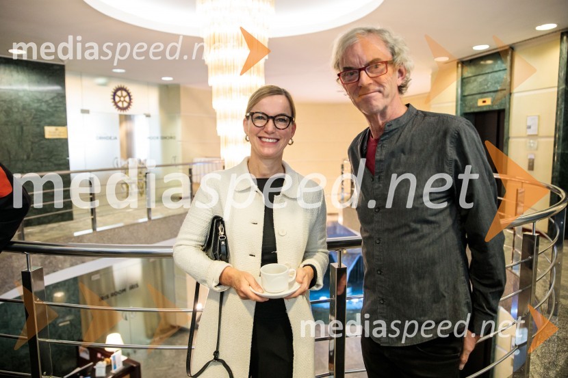  Barbara Navala, Britansko veleposlaništvo v Sloveniji;  ... Čaj z razlogom: Kaj se lahko poslovneži naučijo od športa?