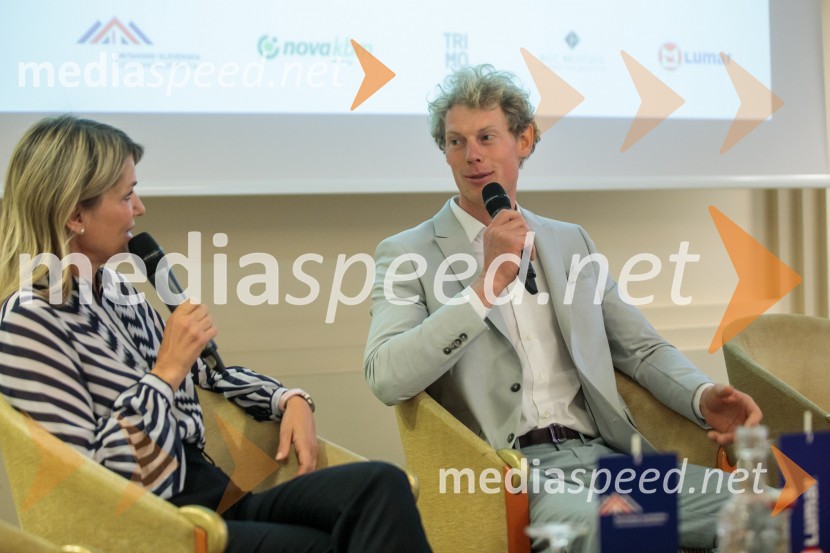  Barbara Uranjek, direktorica, Britansko-slovenska gospodarska zbornica;  Tom Livingstone, svetovno znani alpinist in avtorČaj z razlogom: Kaj se lahko poslovneži naučijo od športa?