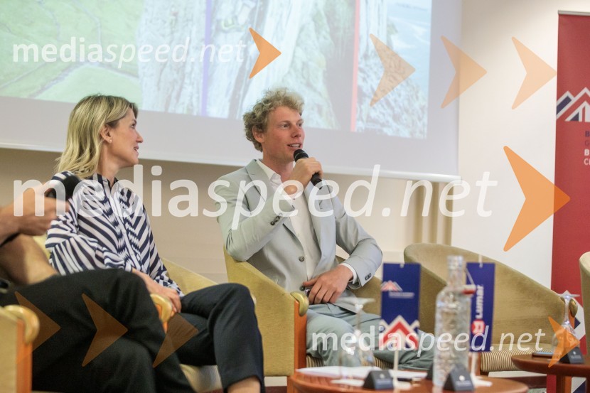  Barbara Uranjek, direktorica, Britansko-slovenska gospodarska zbornica;  Tom Livingstone, svetovno znani alpinist in avtorČaj z razlogom: Kaj se lahko poslovneži naučijo od športa?