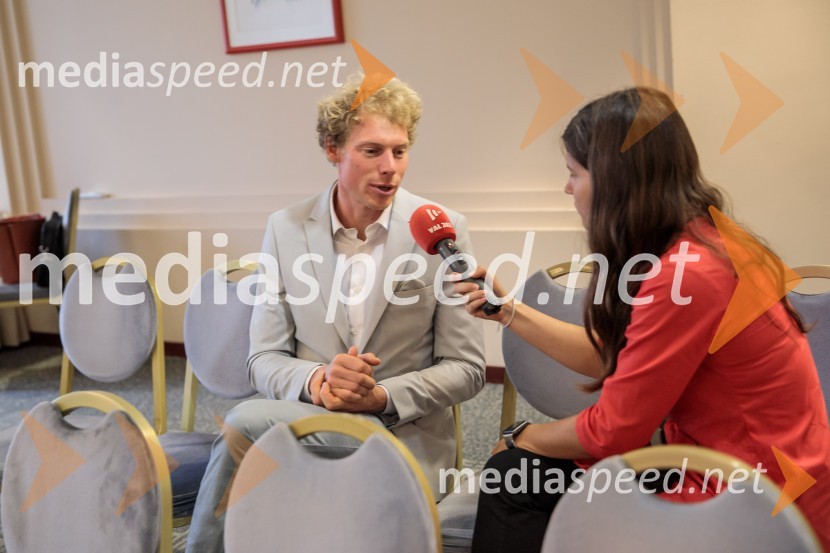  Tom Livingstone, svetovno znani alpinist in avtor;  ... Čaj z razlogom: Kaj se lahko poslovneži naučijo od športa?