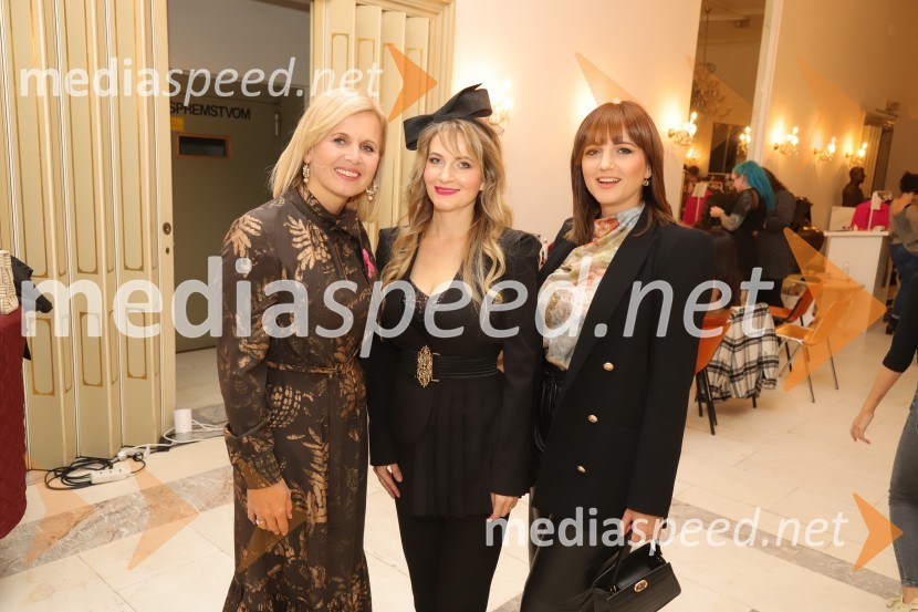  Anita  Mlakar, moderatorka in svetovalka za odnose z javnostmi;  Ani Frece, pevka, M.J.A.V.;  ... Roza oktober 2023, modna revija