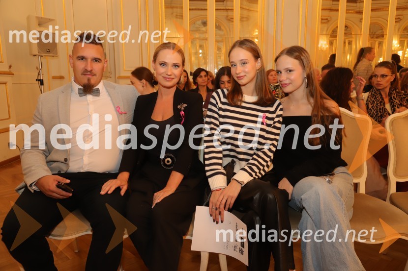 Roza oktober 2023, modna revija