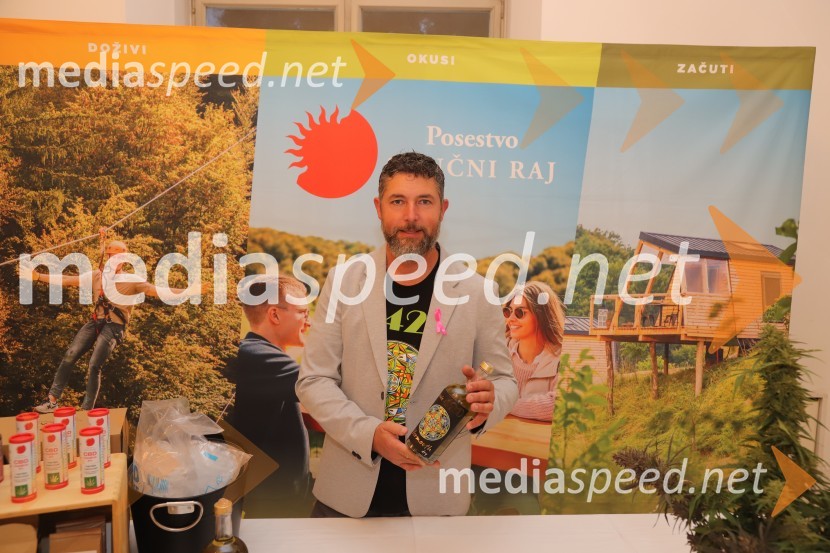 Roza oktober 2023, modna revija