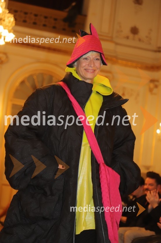  Barbra Drnač, novinarka, plesalka, koreografinja in televizijska voditeljicaRoza oktober 2023, modna revija