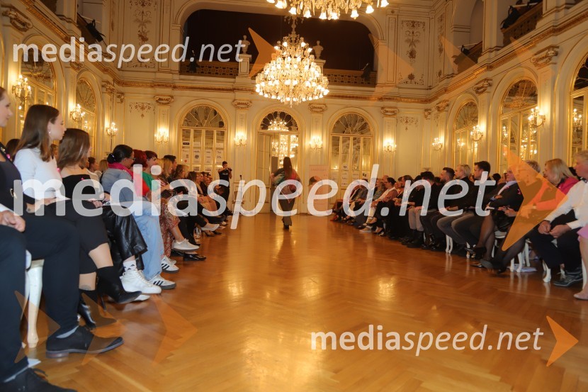 Roza oktober 2023, modna revija