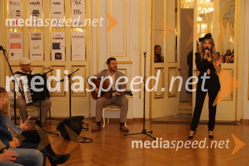  Zmago Štih, harmonikaš;  Marko Mozetič, Mozo Pelican;  Ani Frece, pevkaRoza oktober 2023, modna revija