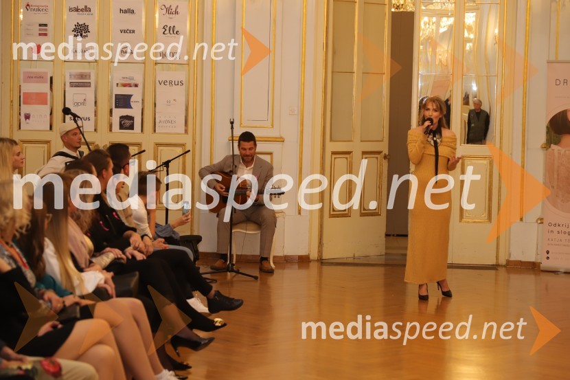  Ani Frece, pevkaRoza oktober 2023, modna revija