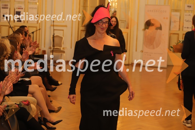  Sanja Veličkovič, modna oblikovalkaRoza oktober 2023, modna revija