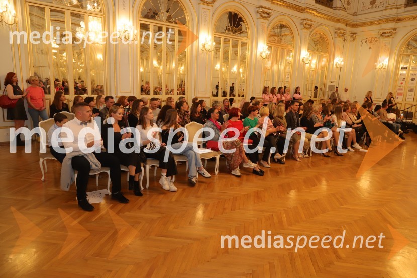 Roza oktober 2023, modna revija