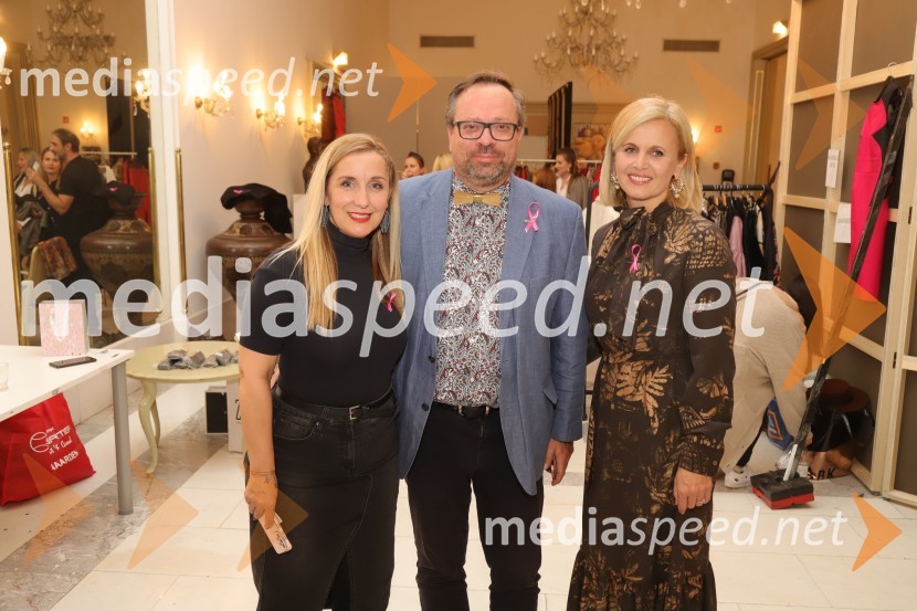  Katja Toplak, Perfect Dresscode s Katjo;  Borut Ambrožič,  predsednik Zveze Slovenska unija pacientov;  Anita  Mlakar, moderatorka in svetovalka za odnose z javnostmiRoza oktober 2023, modna revija