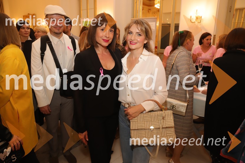  Tina Gorenjak, igralka;  Ani Frece, pevkaRoza oktober 2023, modna revija