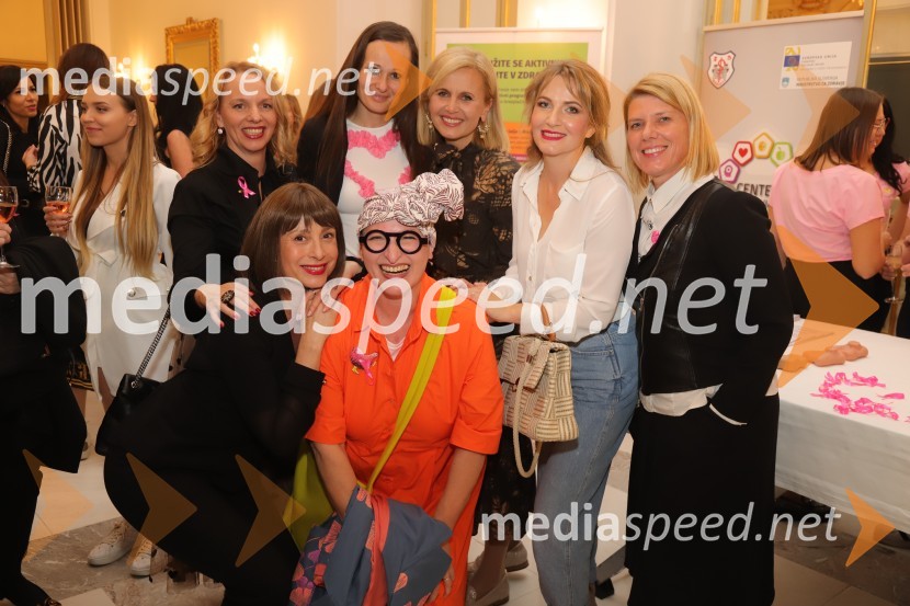 mag.  Nina Brumen, odvetnica ;  Tina Gorenjak, igralka;  Tatjana Maguša, Mediaspeed d.o.o.;  ... ;  Anita  Mlakar, moderatorka in svetovalka za odnose z javnostmi;  Ani Frece, pevka;  Alenka HudalesRoza oktober 2023, modna revija