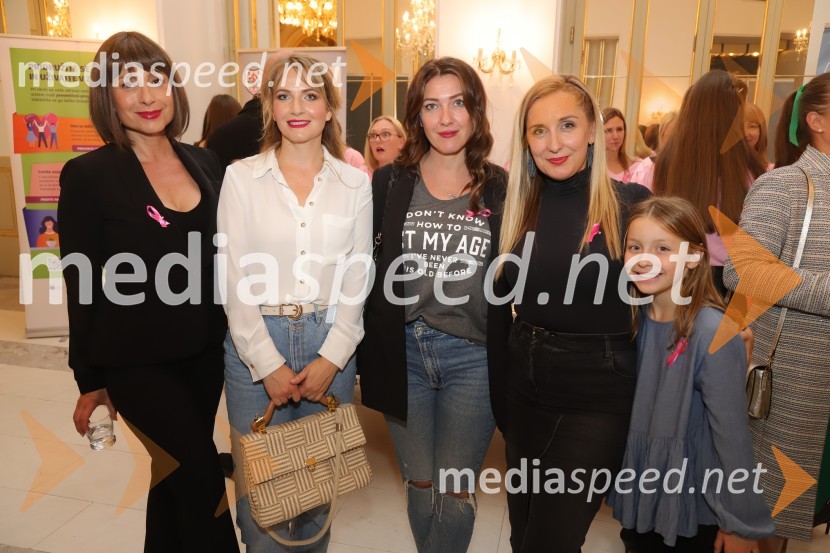  Tina Gorenjak, igralka;  Ani Frece, pevka;  Sanela Labaš, frizerski studio Selena;  Katja Toplak, Perfect Dresscode s Katjo;  Emma Maria ToplakRoza oktober 2023, modna revija