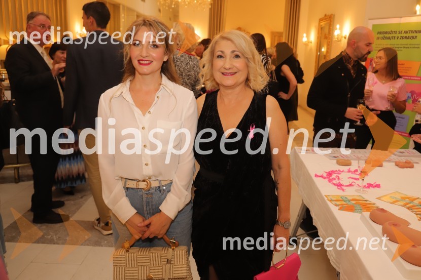  Ani Frece, pevka;  Zvezdana Maurič Vražič, predsednica DBPR Štajerske MariborRoza oktober 2023, modna revija