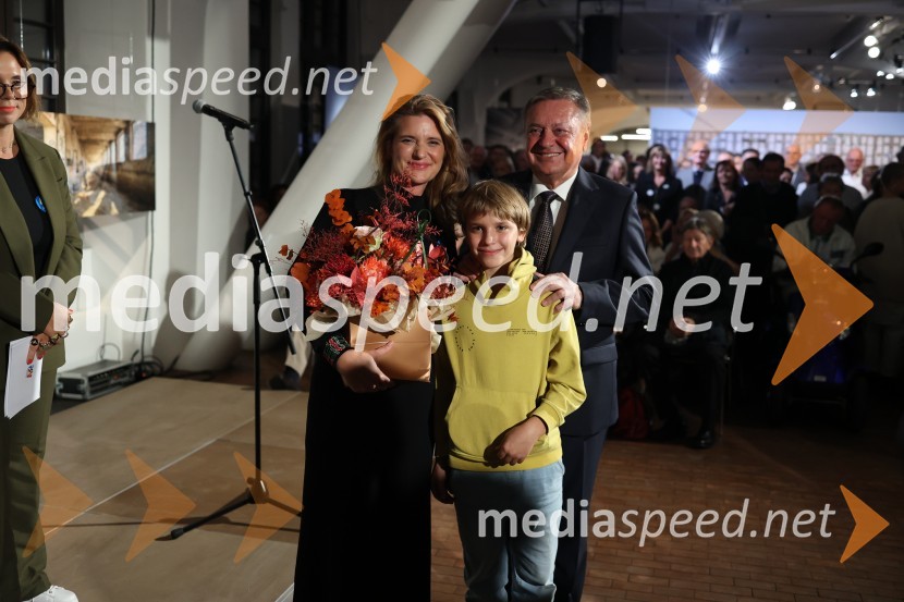  Renata Zamida, direktorica, Center Rog;  ... ;  Zoran Janković, župan, Mestna občina LjubljanaOdprtje prenovljenega centra Rog