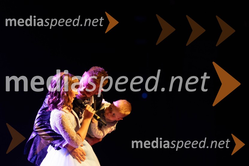  Ella Vita Bezenšek;  Gregor Bezenšek, glasbenik, Soulgreg artist, društvo Viljem Julijan, kandidat na predsedniških volitvah 2022;  Julijan Valentin BezenšekVeliki dobrodelni koncert VILJEM JULIJAN