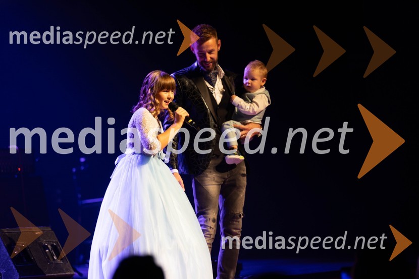  Ella Vita Bezenšek;  Gregor Bezenšek, glasbenik, Soulgreg artist, društvo Viljem Julijan, kandidat na predsedniških volitvah 2022;  Julijan Valentin BezenšekVeliki dobrodelni koncert VILJEM JULIJAN