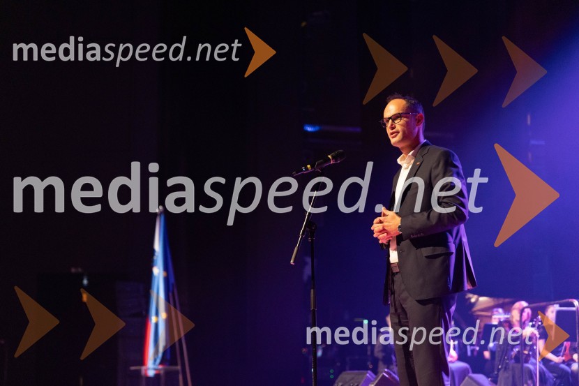  Anže Logar, poslanec SDS, predsednik Ljubljanskega odbora SDSVeliki dobrodelni koncert VILJEM JULIJAN