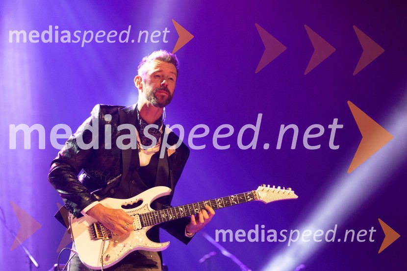  Gregor Bezenšek, glasbenik, Soulgreg artist, društvo Viljem Julijan, kandidat na predsedniških volitvah 2022Veliki dobrodelni koncert VILJEM JULIJAN