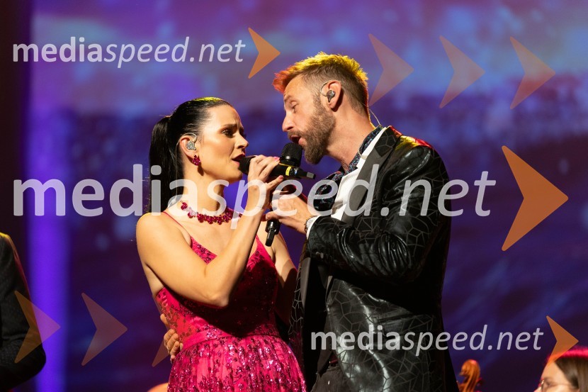  Nina  Bezenšek, društvo Viljem Julijan;  Gregor Bezenšek, glasbenik, Soulgreg artist, društvo Viljem Julijan, kandidat na predsedniških volitvah 2022Veliki dobrodelni koncert VILJEM JULIJAN