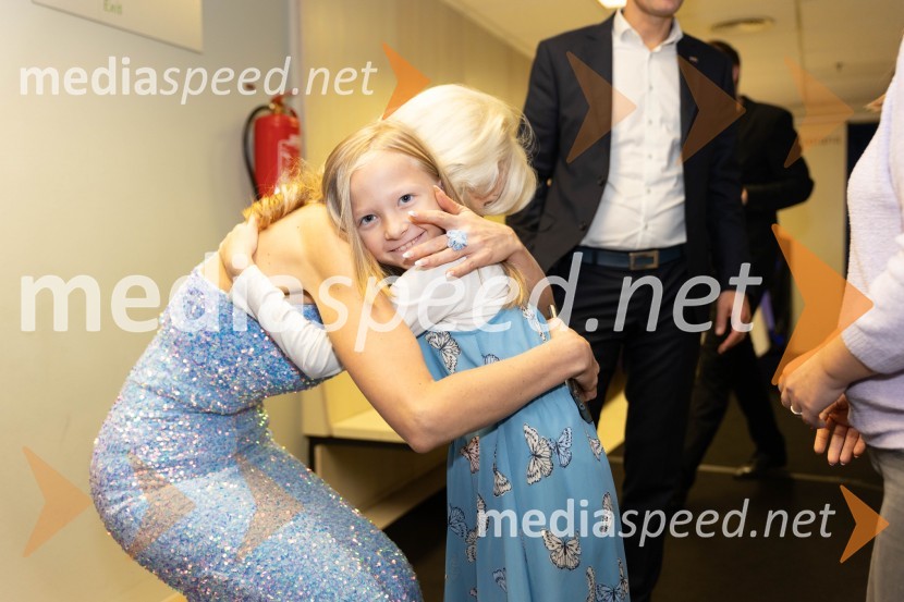  Ajda Bezenšek, strokovna direktorica izobraževalnih programov v Eksena;  ... Veliki dobrodelni koncert VILJEM JULIJAN