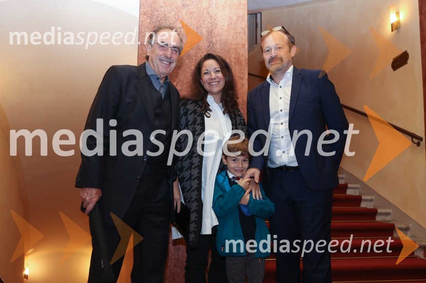  Igor Švara, dirigent;  Mara Golob Meserko;  ... ;  Rajko Meserko, župan, Šmartno pri LitijiRequiem, premiera