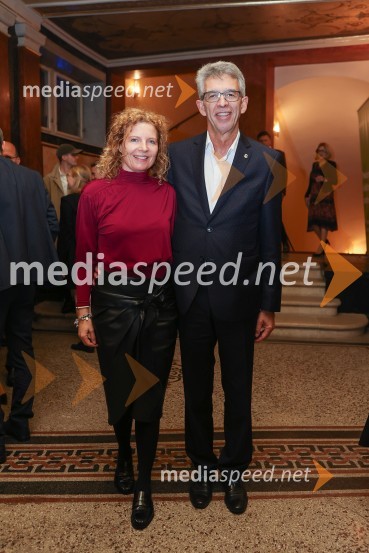 mag. Tadeja Kuhar, predstavnica Državne revizijske komisije za odnose z javnostmi;  Andrej  Kren, direktor PC BrdoRequiem, premiera