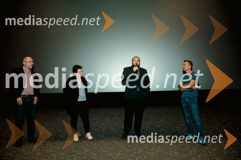  Boštjan Virc, producent in scenarist, Studio Virc;  Iza Strehar, dramatičarka in scenaristka;  Žiga Virc, slovenski režiser;  Damijan Vinter, voditeljPremiera filma Poslednji heroj v Cineplexx Novo mesto