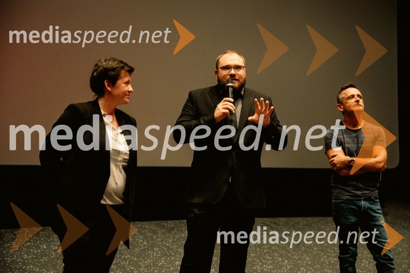  Iza Strehar, dramatičarka in scenaristka;  Žiga Virc, slovenski režiser;  Damijan Vinter, voditeljPremiera filma Poslednji heroj v Cineplexx Novo mesto