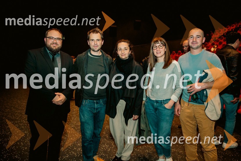  Žiga Virc, slovenski režiser;  ... ;  ... ;  ... ;  ... Premiera filma Poslednji heroj v Cineplexx Novo mesto