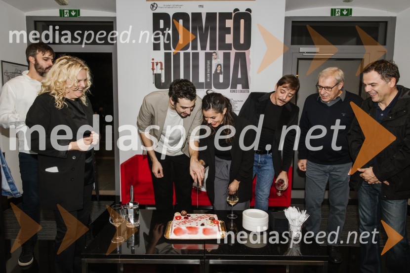  Katja Pegan,  direktorica in režiserka, Gledališče Koper Teatro Capodistria;  Mak  Tepšić, igralec;  Nataša Perić, igralka;  Igor Štamulak, igralec;  Aleš Valič, igralec;  ... Romeo in Julija, premiera v Gledališču Koper