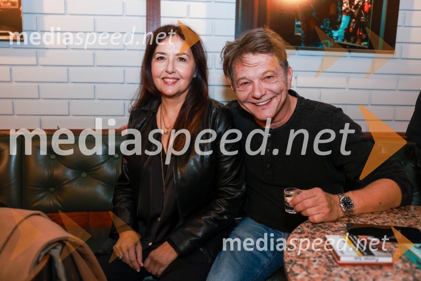  Ksenija Mišič, igralka;  Dragan Bjelogrlić, režiser, igralecPotujoče gledališče Šopalović, drama beograjskega JDP