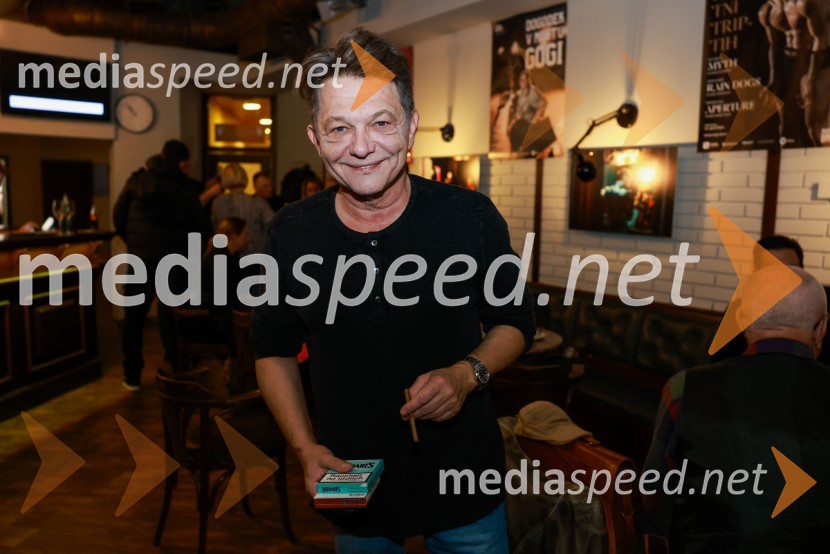  Dragan Bjelogrlić, režiserPotujoče gledališče Šopalović, drama beograjskega JDP