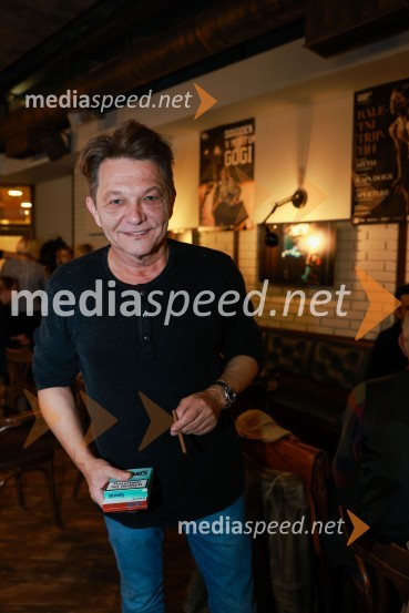  Dragan Bjelogrlić, režiser, igralecPotujoče gledališče Šopalović, drama beograjskega JDP