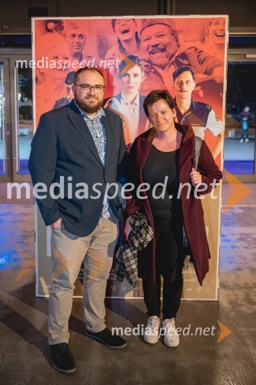  Žiga Virc, režiser;  Iza Strehar, dramatičarka in scenaristkaPremiera filma Poslednji heroj s filmsko ekipo v Mariboxu