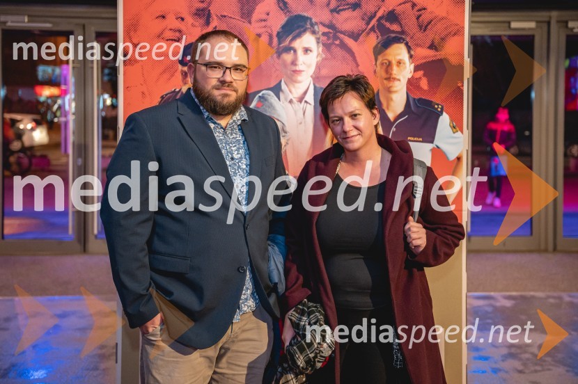  Žiga Virc, slovenski režiser;  Iza Strehar, dramatičarka in scenaristkaPremiera filma Poslednji heroj s filmsko ekipo v Mariboxu