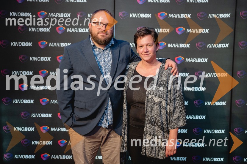  Žiga Virc, slovenski režiser;  Iza Strehar, dramatičarka in scenaristkaPremiera filma Poslednji heroj s filmsko ekipo v Mariboxu