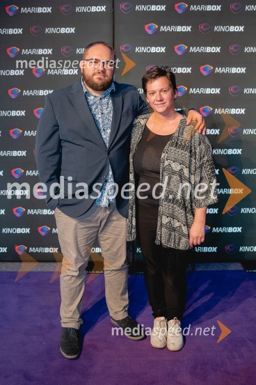  Žiga Virc, slovenski režiser;  Iza Strehar, dramatičarka in scenaristkaPremiera filma Poslednji heroj s filmsko ekipo v Mariboxu