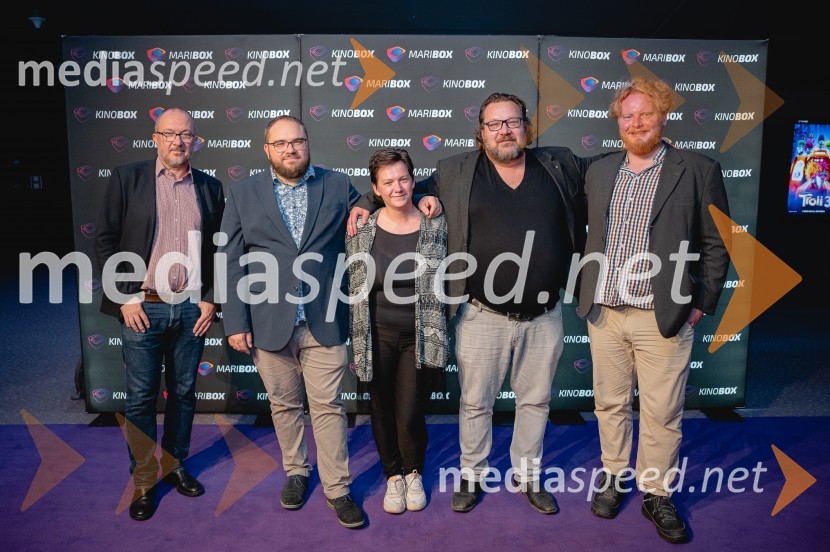  Boštjan Virc, producent in scenarist, Studio Virc;  Žiga Virc, slovenski režiser;  Iza Strehar, dramatičarka in scenaristka;  Primož Pirnat, igralec;  Matej Pušnik, igralecPremiera filma Poslednji heroj s filmsko ekipo v Mariboxu