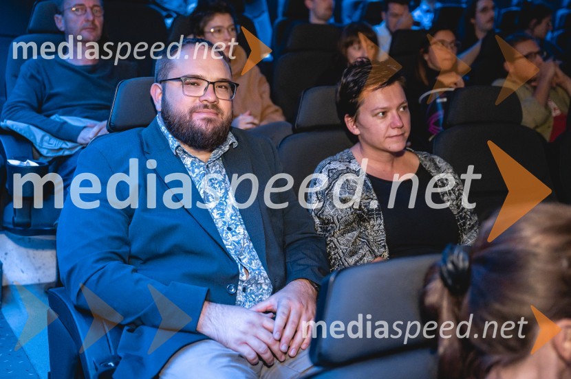  Žiga Virc, slovenski režiser;  Iza Strehar, dramatičarka in scenaristkaPremiera filma Poslednji heroj s filmsko ekipo v Mariboxu