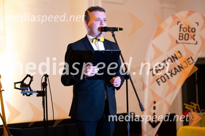  Robert Levstek,  odgovorni urednik Radia Maribor, moderator prireditev8. salon štajerskih mladih vin Pubec 2023 v Mariboru