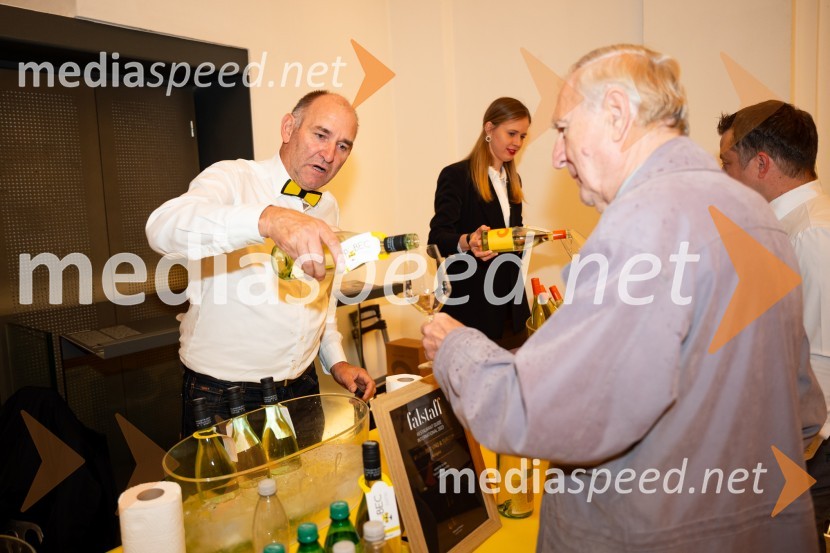  Bogomir Valdhuber, vinar, Vino Valdhuber, nogometaš Vinske reprezentance Slovenije;  ... 8. salon štajerskih mladih vin Pubec 2023 v Mariboru